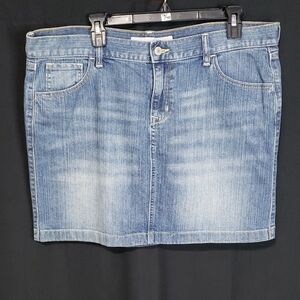 Old Navy Light Wash Denim Jean Mini Skirt. Size: 16